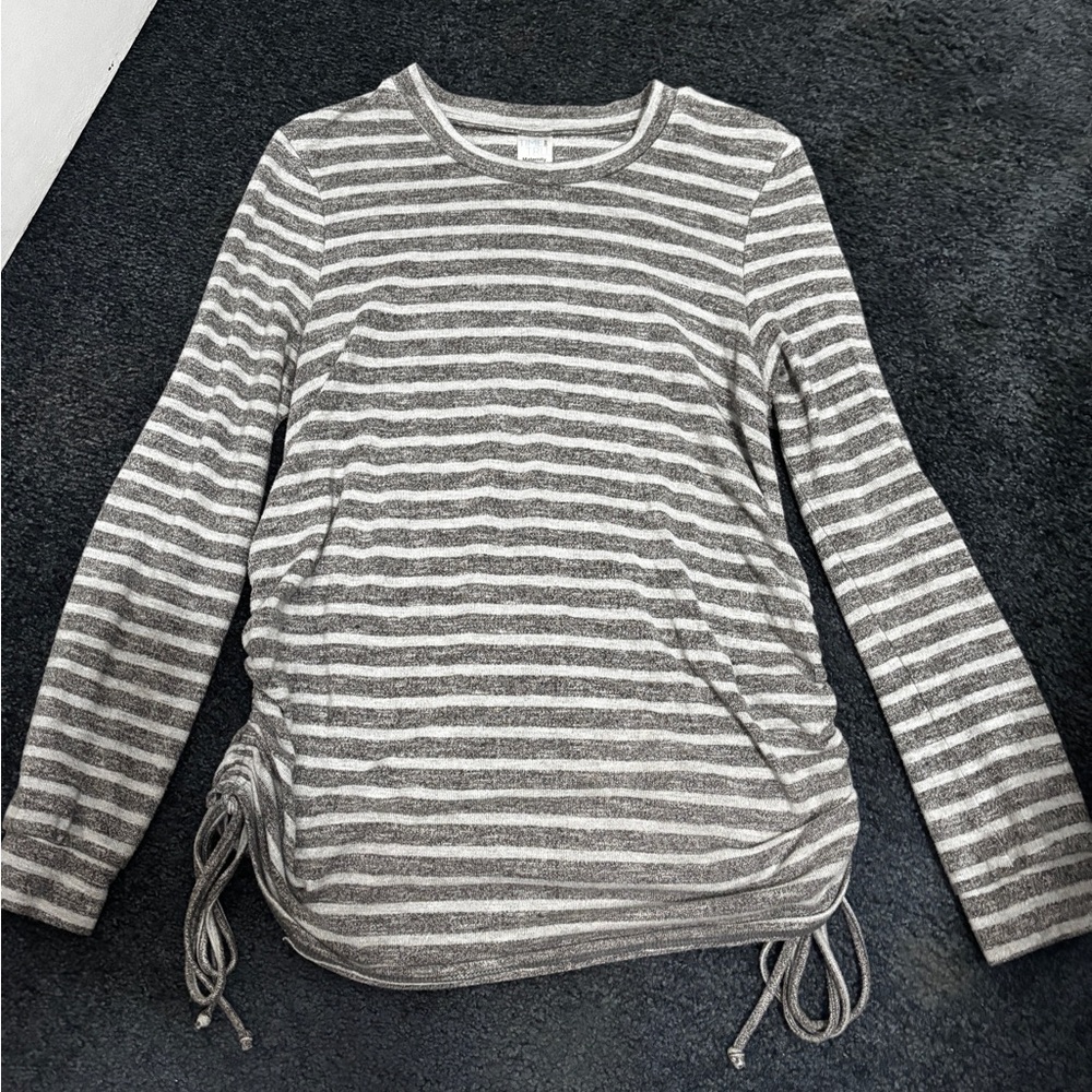 Time and Tru Charcoal and Light Gray Maternity Top size medium